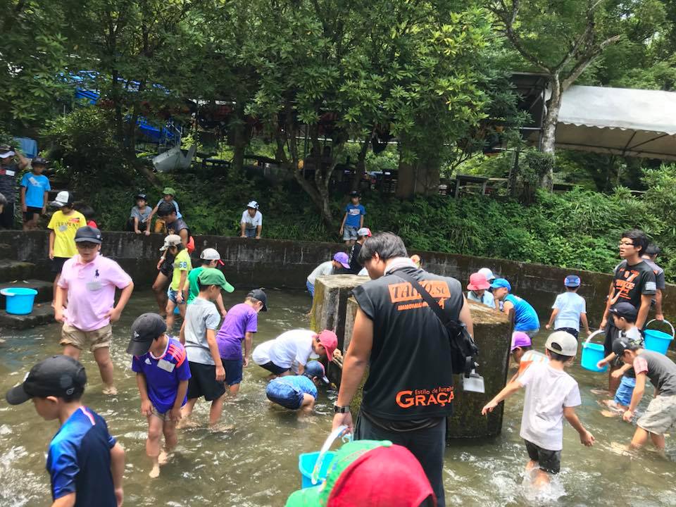 鹿児島の小学生スポーツクラブが来園