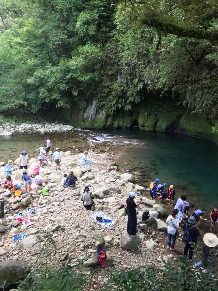 夏のヤマメ祭り混雑状況